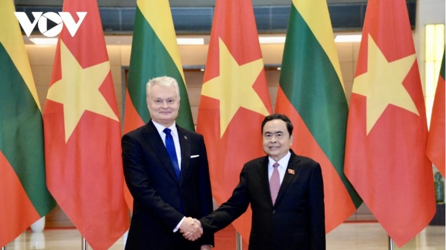 NA leader hosts Lithuanian President in Hanoi